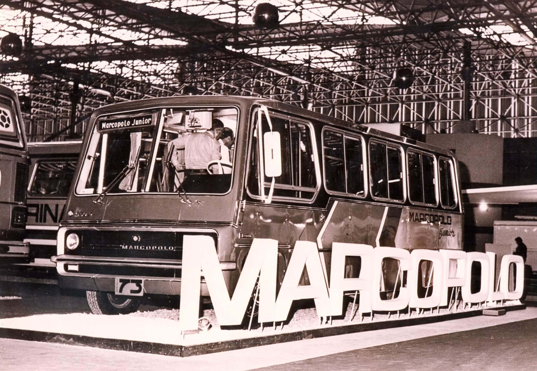Marcopolo: história, negócios e inovação de uma líder em ônibus 2 antiga-fabrica-marcopolo