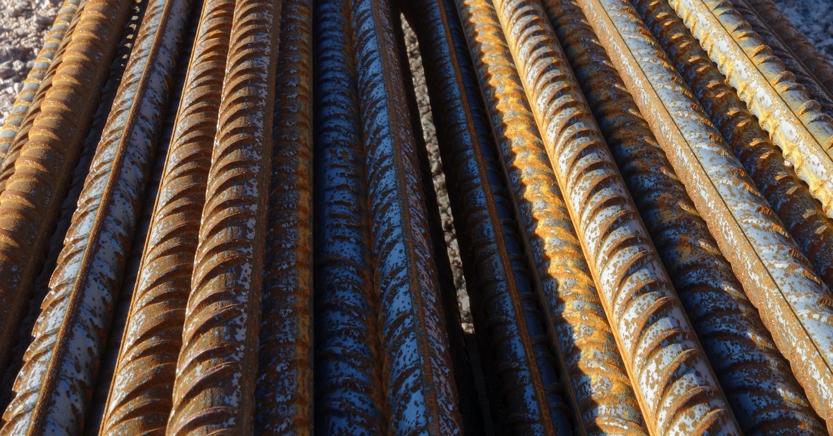 Vergalhões de aço empilhados, o principal produto da linha de aços longos da Gerdau