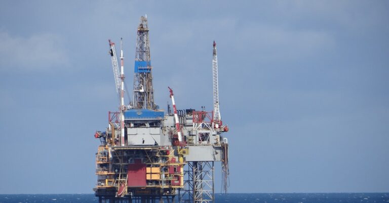 Trump elogia plano de reabrir petróleo no Mar do Norte