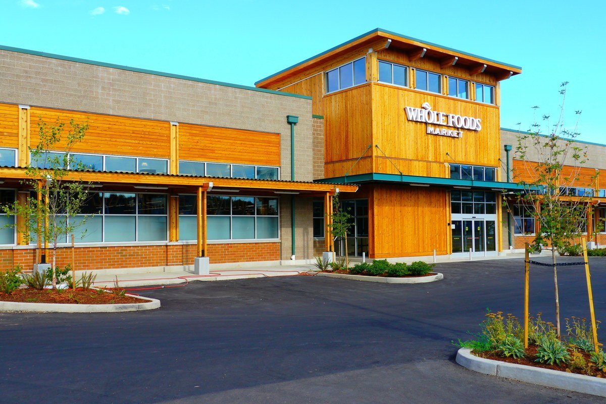 Fachada de uma loja da Whole Foods Market, rede de supermercados comprada pela Amazon em 2017