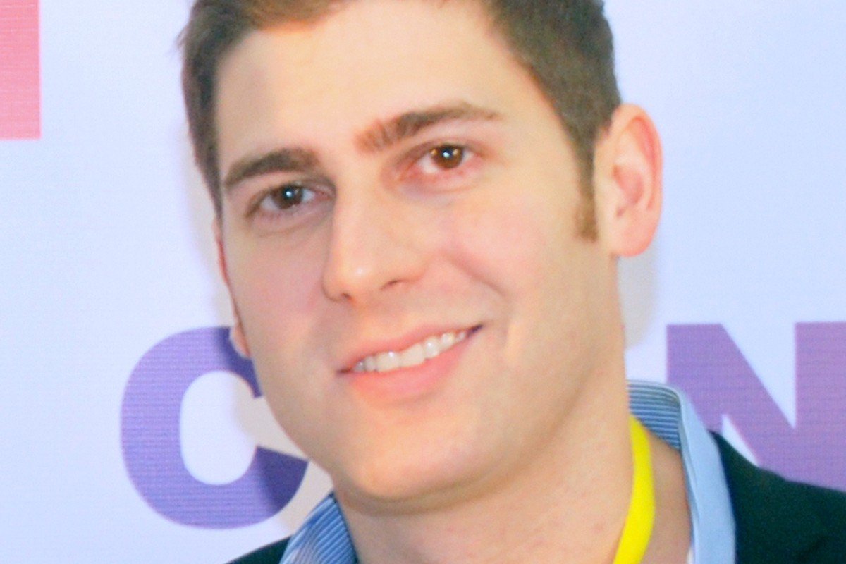 Eduardo Saverin, cofundador do Facebook Eduardo Saverin, cofundador do Facebook e brasileiro mais rico do mundo pelo 4º ano seguido no ranking Forbes 2026