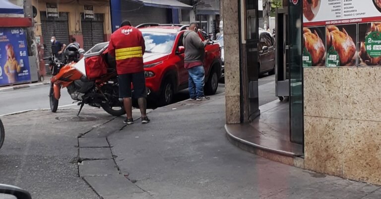 A história do iFood: do guia impresso de restaurantes à gigante que venceu a guerra do delivery