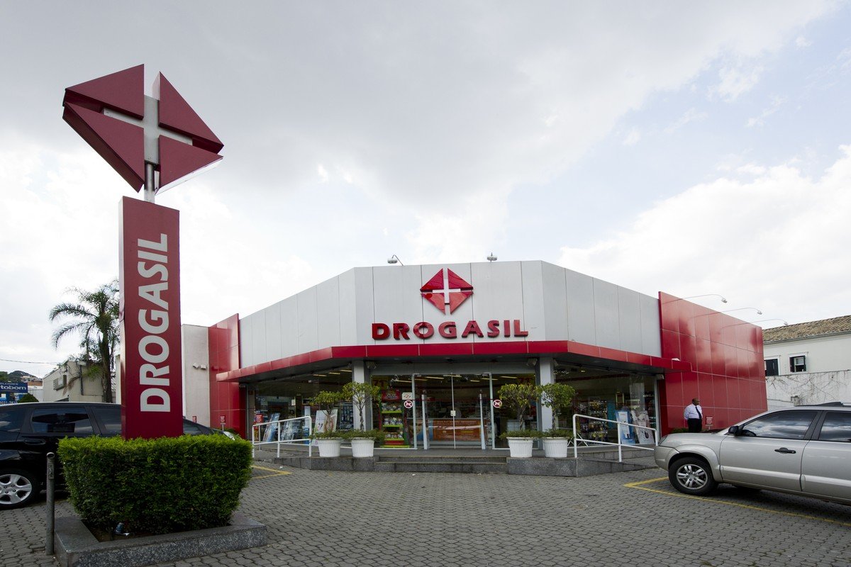 Drogasil: a outra farmácia fundadora da Raia Drogasil Fachada de loja Drogasil, farmácia fundada em 1935 que se fundiu com a Droga Raia em 2011 para formar a Raia Drogasil