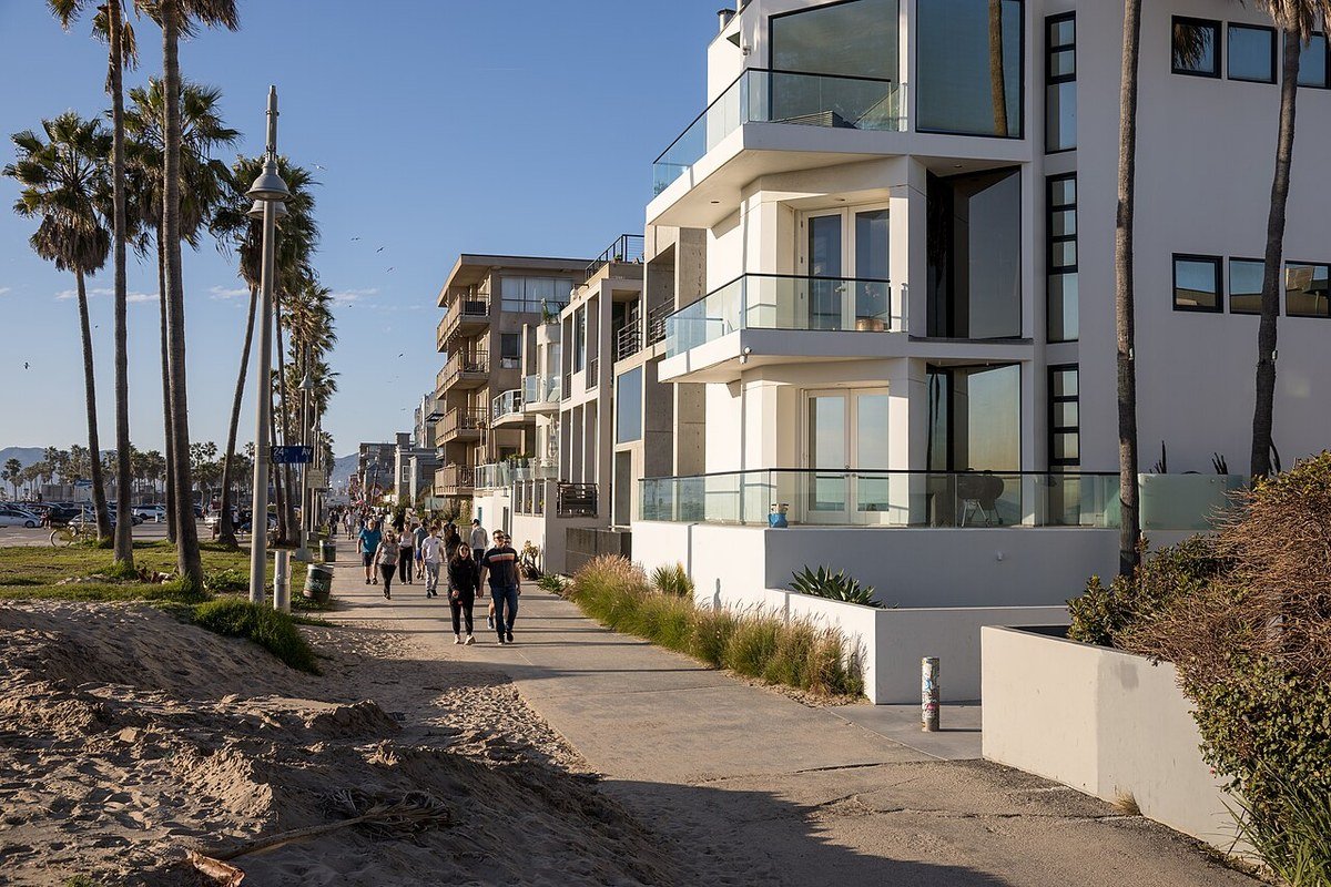 Calçadão de Venice Beach, em Los Angeles, onde o fundador da Chilli Beans comprou o lote de óculos que deu origem à marca