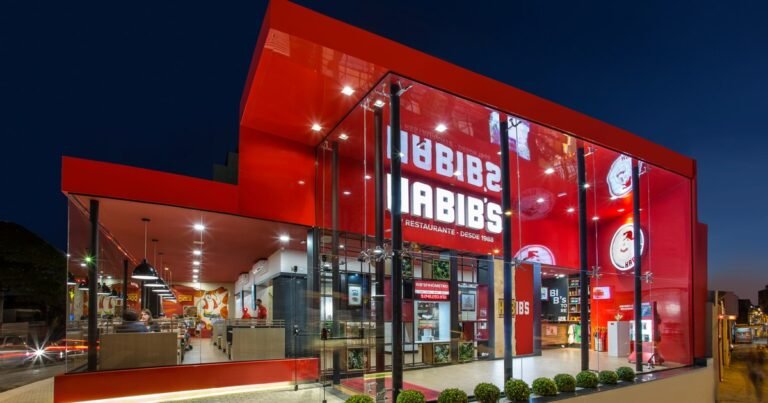 A história do Habib's: do médico que virou dono de rede de esfirras ao maior fast-food árabe do mundo