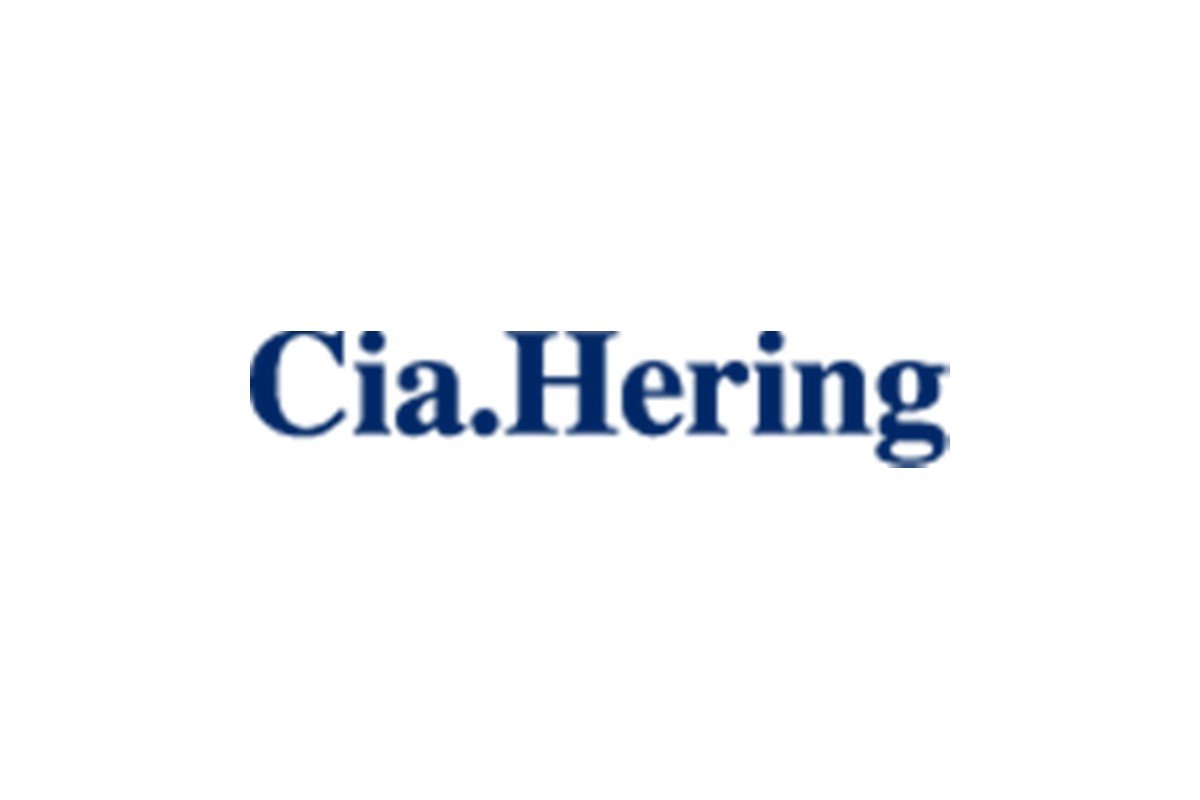 Ao longo de quase 150 anos, a identidade visual da Hering passou por diversas mudanças Logotipo antigo da Cia. Hering, em fonte serifada