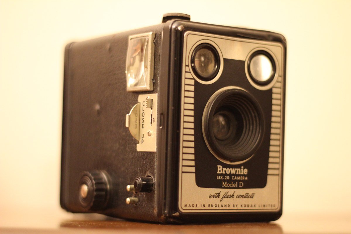 Câmera Kodak Brownie, modelo que democratizou a fotografia amadora