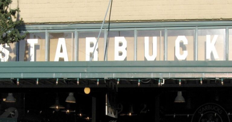 A história da Starbucks: da lojinha de grãos em Seattle à crise da SouthRock no Brasil