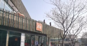 A história da Xiaomi: de startup de celulares baratos ao carro elétrico que já vendeu mais de 100 mil unidades