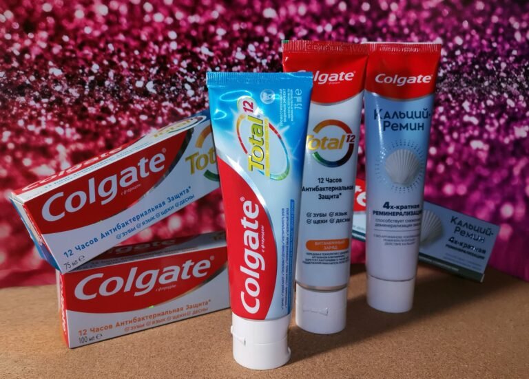 Cremes dentais Colgate destinados ao mercado russo, fotografados em 2022