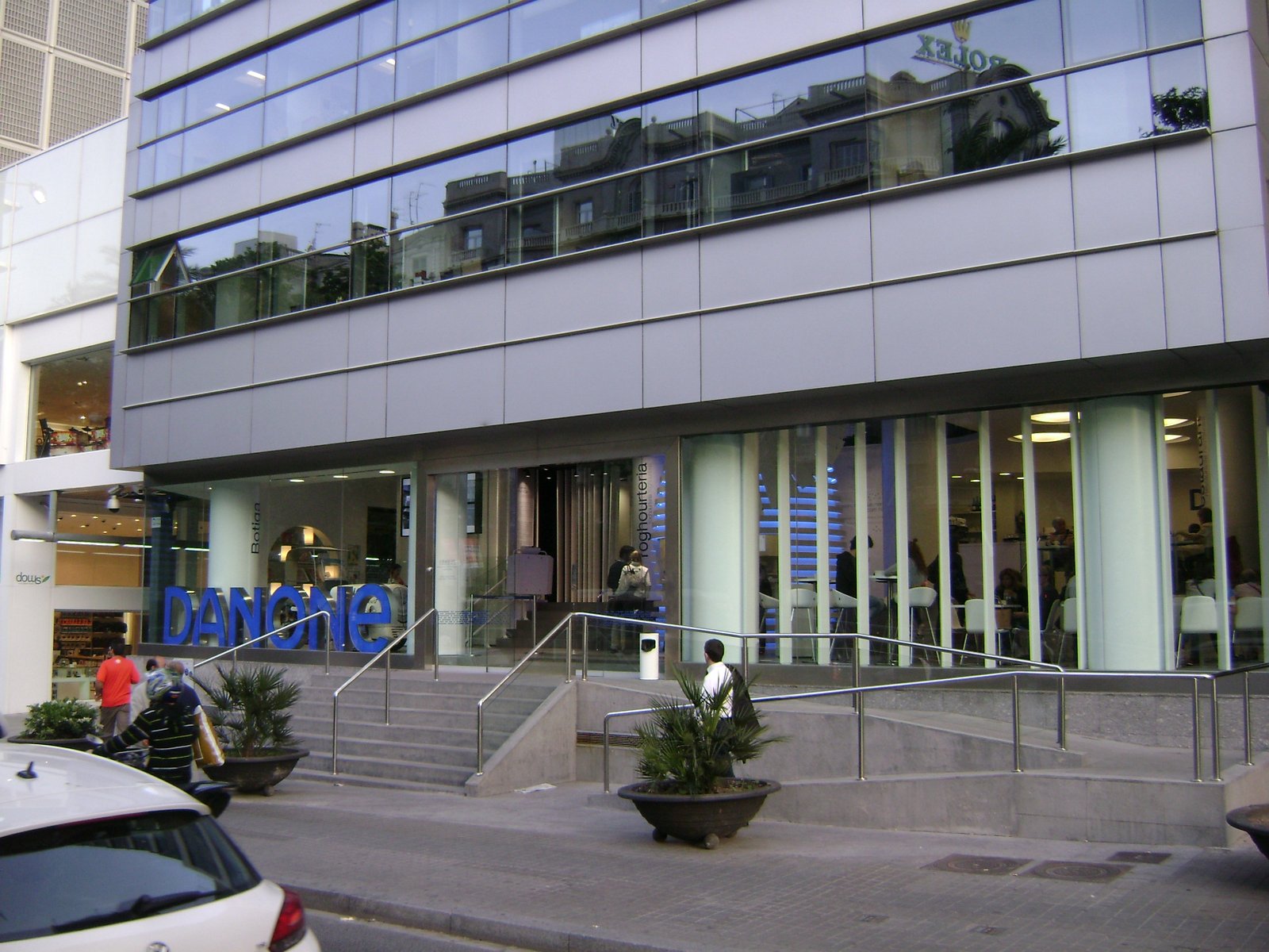 Fachada do centro da Danone na Avinguda Diagonal, em Barcelona