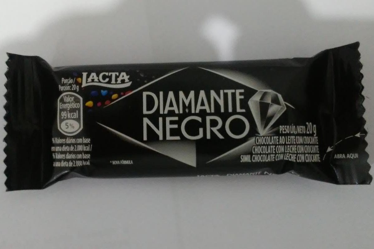 Embalagem preta do chocolate Diamante Negro, da Lacta