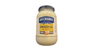 Pote de maionese Hellmann's com a fita azul no rótulo