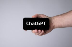 China regula IA de companhia: por que chatbots que imitam relações humanas viraram alvo