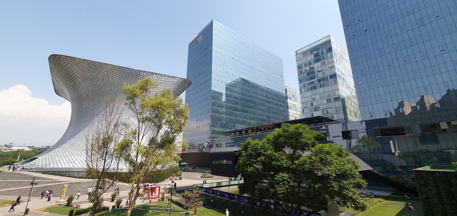 A Claro é brasileira? Quem é o dono da operadora, controlada pela mexicana América Móvil 4 Complexo Plaza Carso na Cidade do México, com torres de vidro e o prédio prateado e curvo do Museu Soumaya em primeiro plano